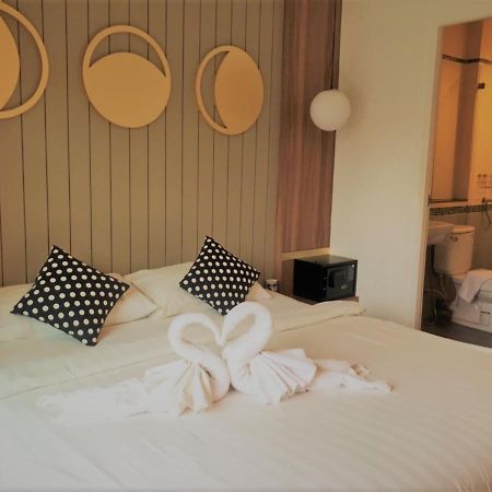לינה וארוחת בוקר La La Moon Krabi Poshtel'N' Pool מראה חיצוני תמונה