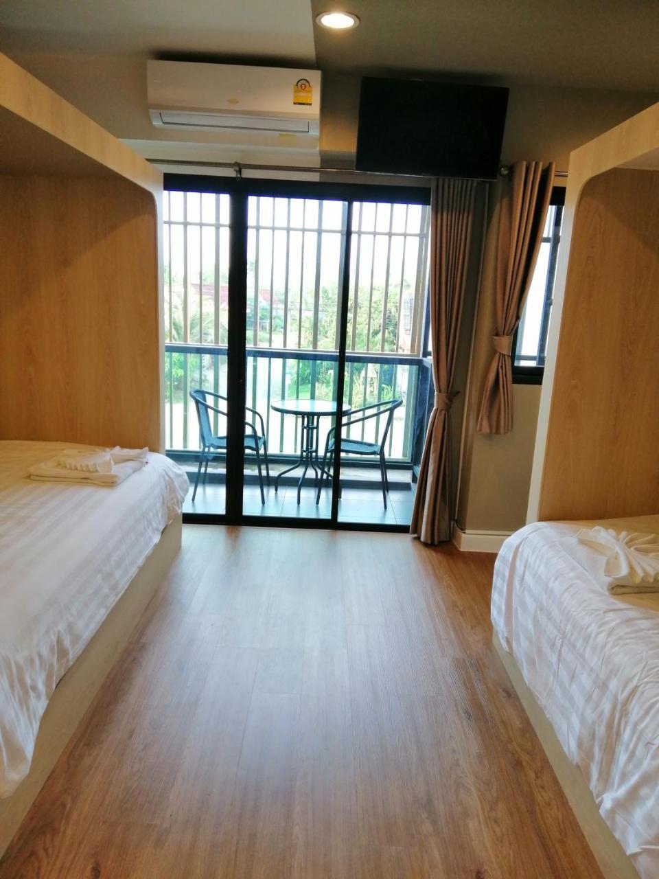 לינה וארוחת בוקר La La Moon Krabi Poshtel'N' Pool מראה חיצוני תמונה
