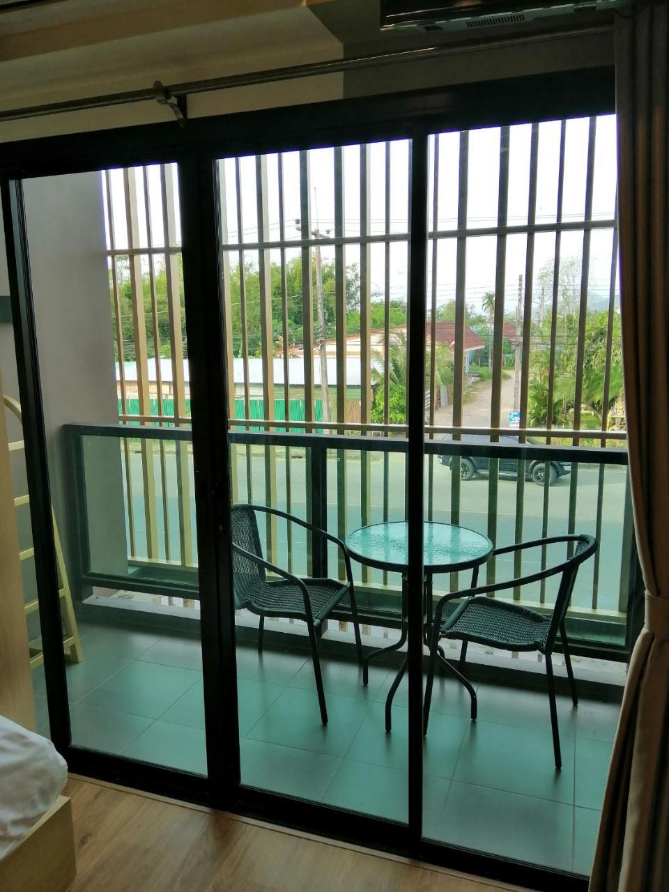 לינה וארוחת בוקר La La Moon Krabi Poshtel'N' Pool מראה חיצוני תמונה